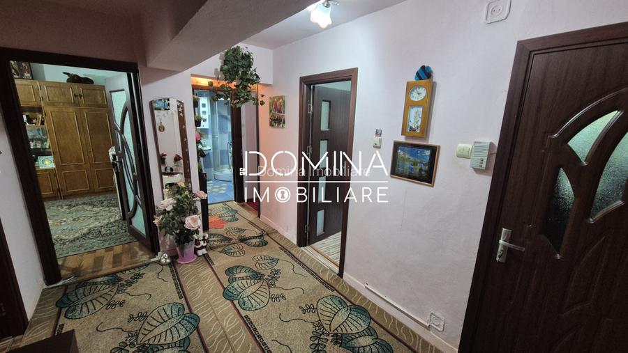 Vânzare apartament 4 camere, 93 mp, în Târgu Jiu, strada Nicolae Titulescu - 5