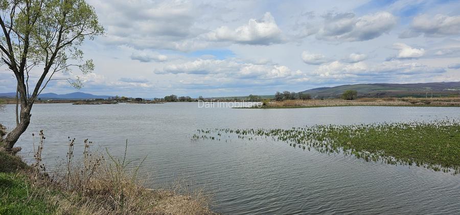 Teren Rotbav  str. Ștefan cel Mare – 3668 mp, intravilan cu deschidere la lac. - 4