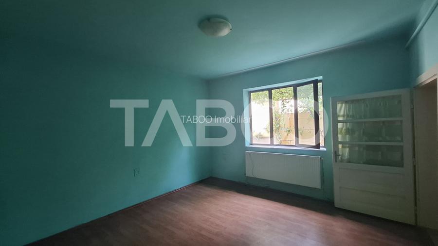 Doua case la pret de una teren 900 mp zona Turnisor - 11