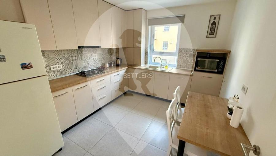 Garsoniera spatioasa 45 mp + balcon + loc parcare inclus  - 4