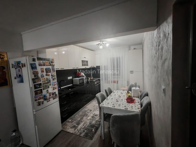 Vând apartament cu 2 camere Rm Vâlcea  - 2