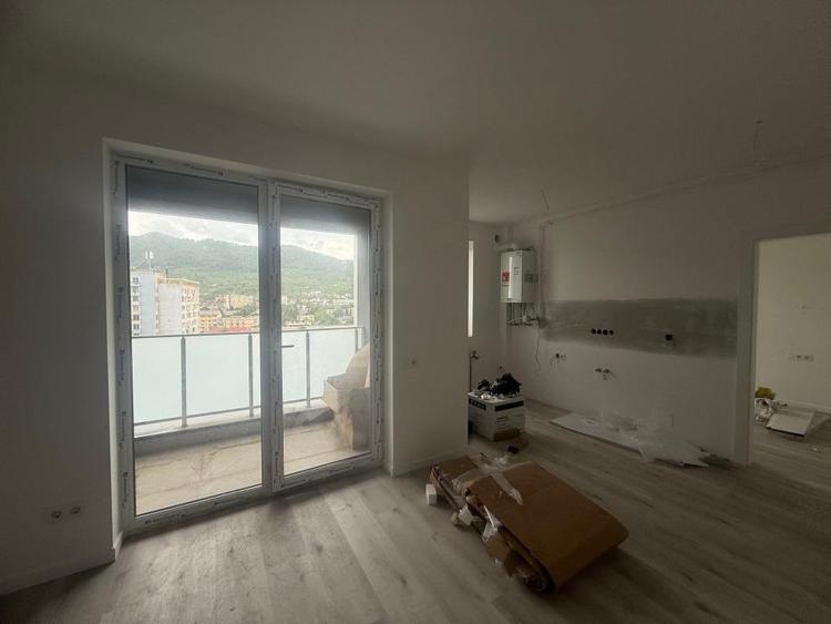 Apartament cu 3 camere finisat zona Cosbuc