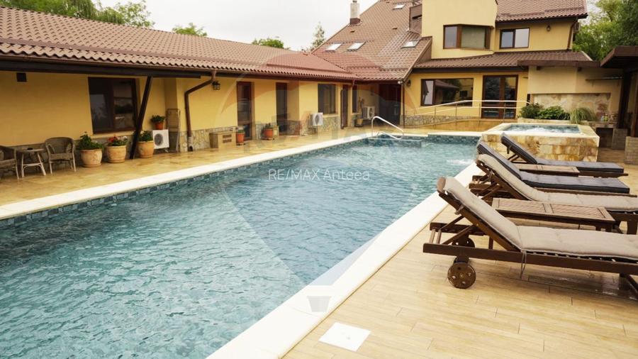 Vilă cu parc, piscină, jacuzzi și foișor, panouri fotovoltaice - 33