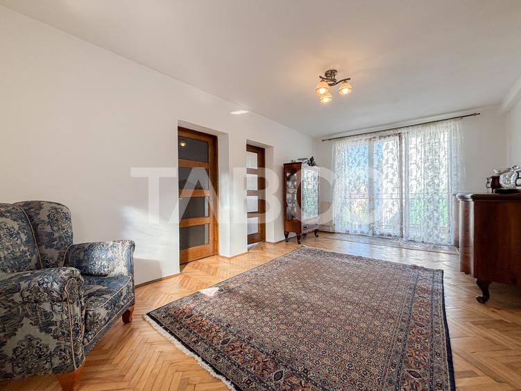 Apartament cu 3 camere in Piata Cipariu Andrei Muresanu zona retrasa