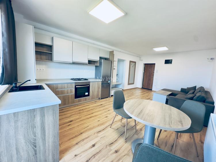 Apartament cu 2 camere de vanzare in zona Tractorul Coresi ,et 6/8 cu loc de par