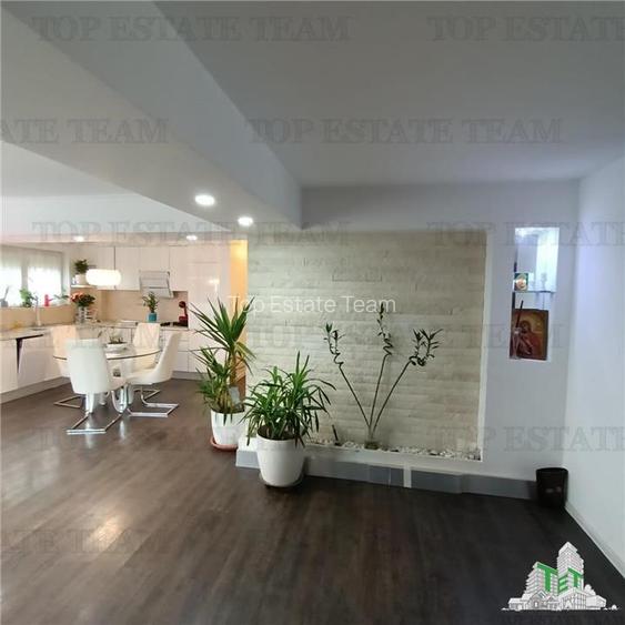 Apartament  de vanzare 4 camere si curte/ Domnesti - 6