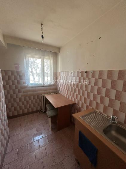 Apartament 2 camere-Zona Sud - etaj 2/4 -  40 mp  43000 euro  negociabil - 4