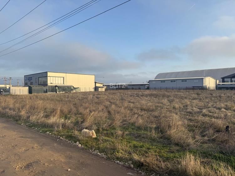 Teren intravilan , 3000 mp , deschidere 78 m, zona Carcea - 6