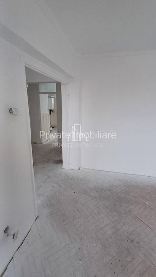 Apartament 3 camere, hol patrat, 2 balcoane,etaj intermediar, Unirii - 11