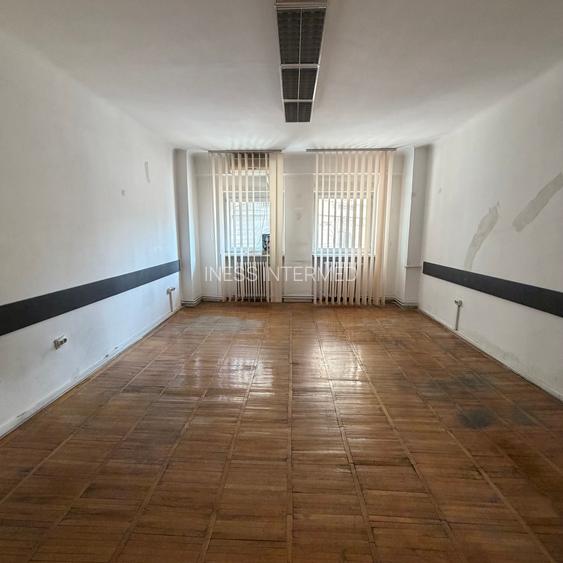 spatiu in cladire de birouri / zona Universitate / 3 camere - 80mp / - 4