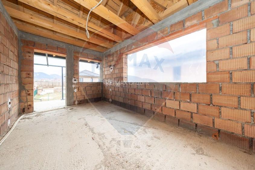 Casă P+1 la roșu + anexă mobilată - 25