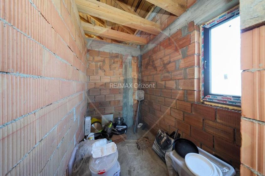 Casa cu potential de investitie, constructie noua la rosu - 15