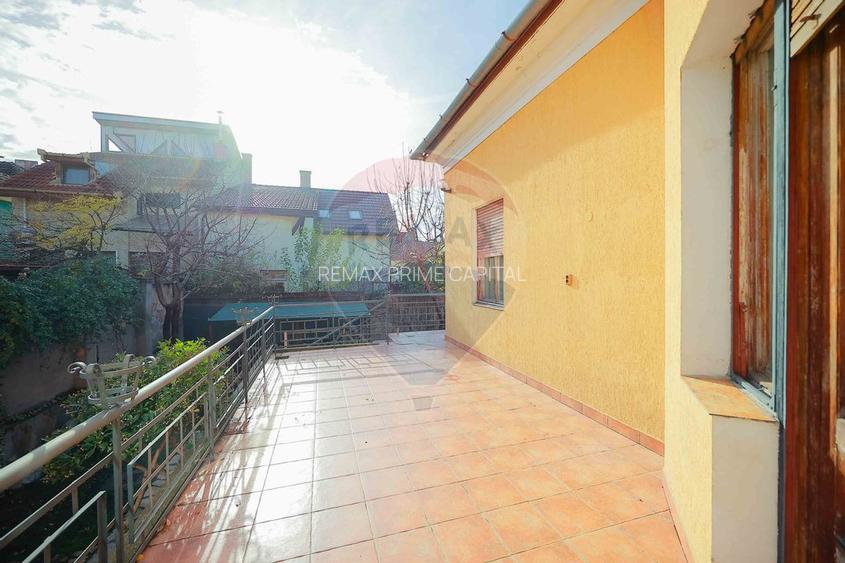 Casă Evreiască de Vânzare, Singur în Curte în zona Ultracentral - 9