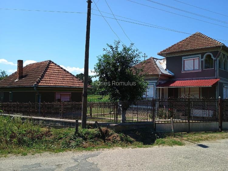 Vand casa cu etaj, dependinte si anexe gospodaresti - 2