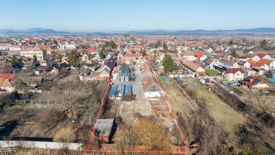 Casă de vânzare în centrul localității Prejmer, teren 5.055 mp! - 5