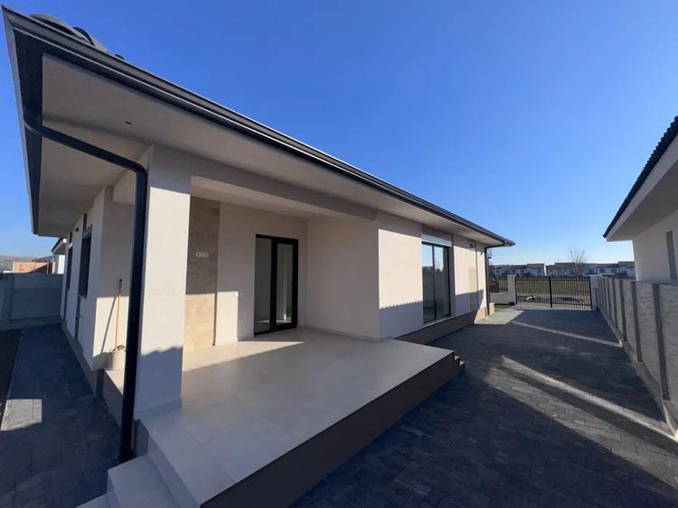 Casa cu 4 camere finisata la cheie de vanzare Alba Iulia cu toate utilitatiile