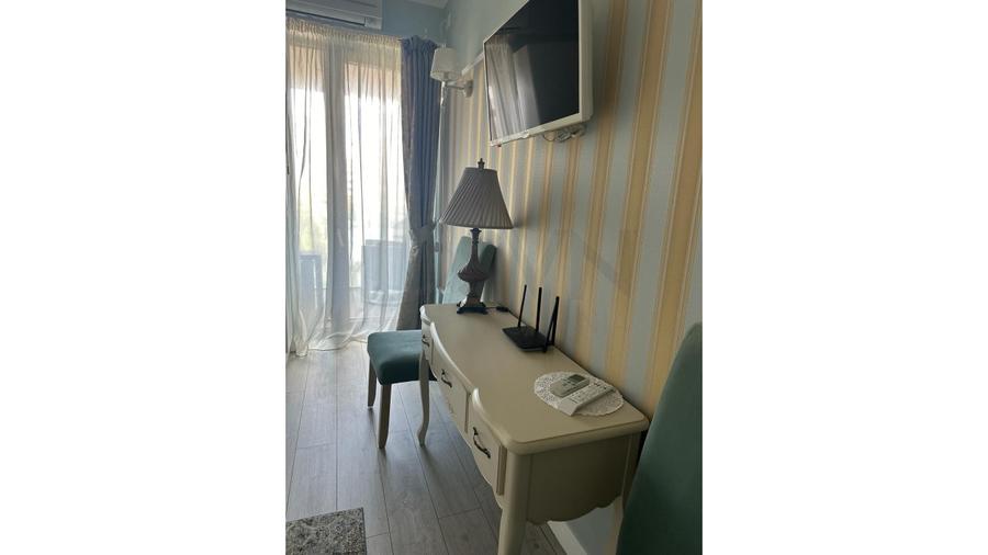 REA1019300 Studio Blue Bike Mamaia