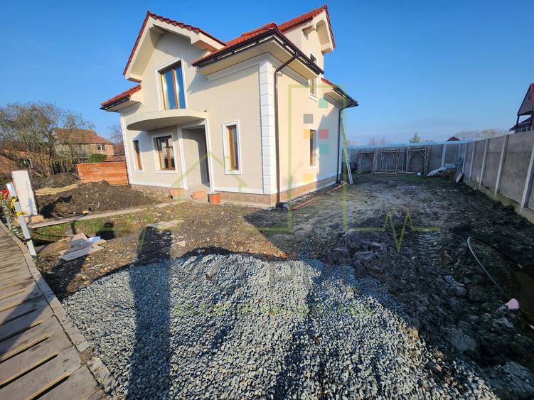 Casa Individuala. Asfalt si toate utilitatiile. Finisaje la alegere.