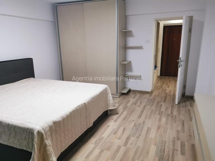 Apartament 3 camere, Central, mobilat, totul nou - 12