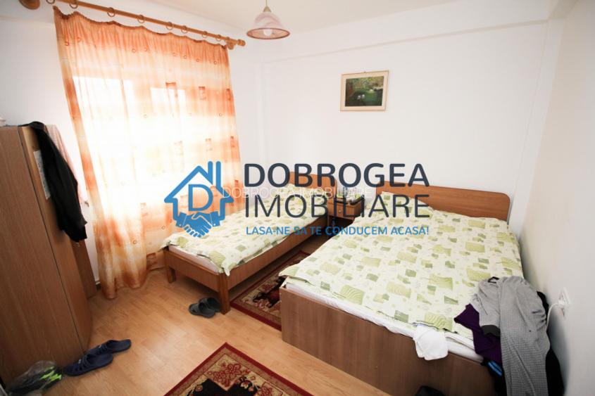 9 Mai -Camere de inchiriat pentru muncitori in vila, 9 camere, iesire la lac - 14