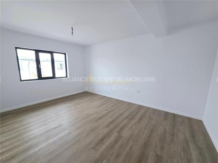 Vila individuala- 4 camere- panouri solare- 800m de STV - 4