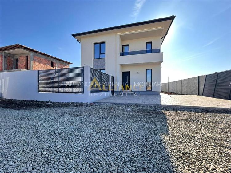 Casa Individuala de vanzare - Teren 350 mp | 4 camere - 3 bai - 3