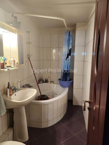 Drumul Sarii Al. Botorani 3 Camere Decomandat bloc 1989 et. 3, 76mp - 12