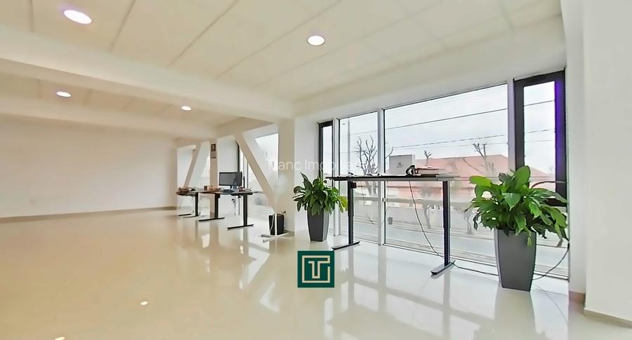 Clădire premium cu fațadă integral vitrată – oportunitate unică in Arad - 14