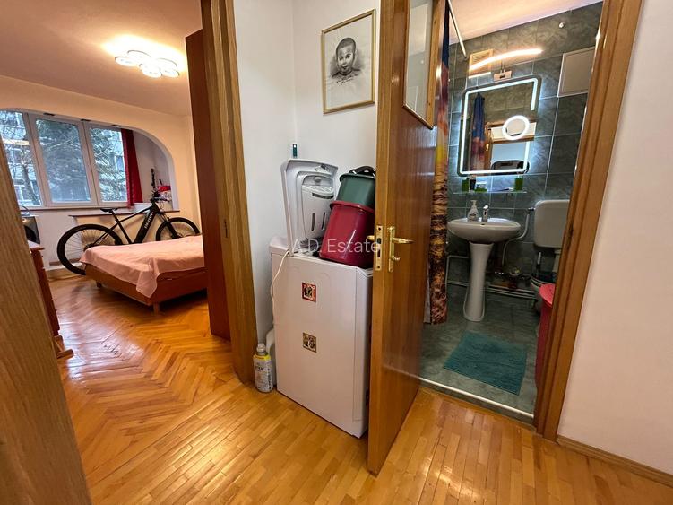 1 Decembrie 3 Camere Etaj 1 Centrala Proprie Instalatii Schimbate 12 Min Metrou - 14