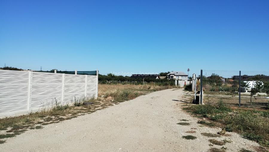 Teren intr. în centrul satului Brebeni, lângă Slatina. Împărțit în 4 parcele. - 4