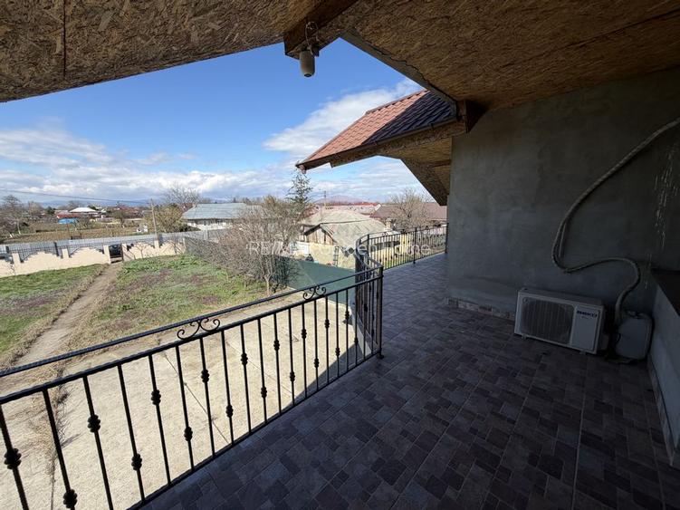 Casă / Vilă cu 5 camere de vânzare Garoafa/Rachitosu - 23
