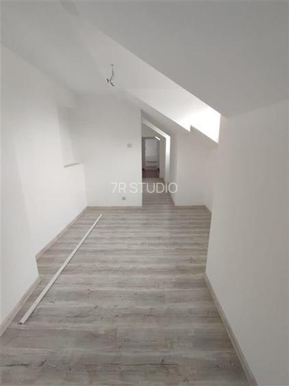 Vanzare apartament 2 camere, bloc mic, Polona - 2