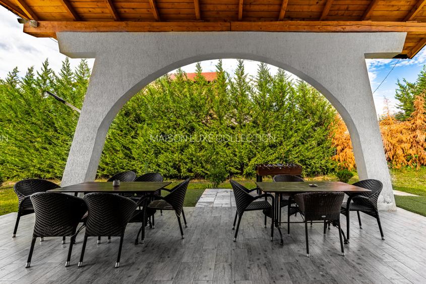 Vilă turistică cu 8 camere + căsuțe A-frame, teren 5575 mp Călimănești, VL - 6