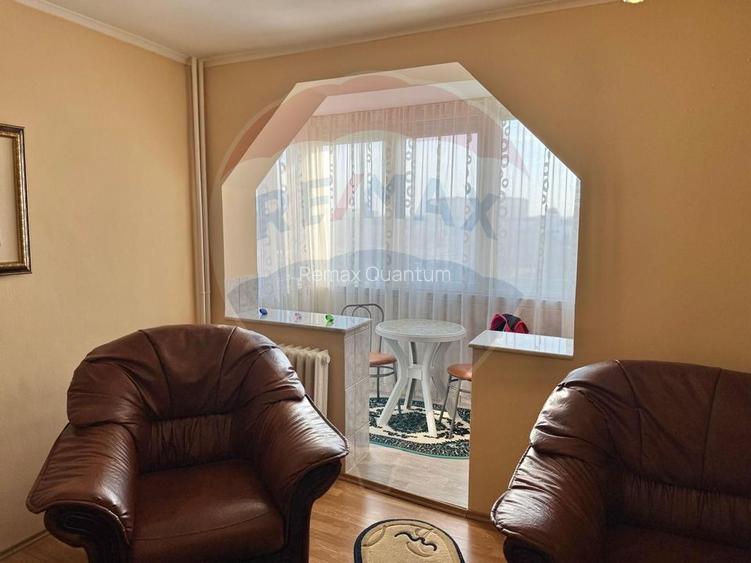 De vânzare apartament cu 2 camere, zona Decebal, str. Sovata - 2