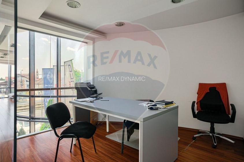 Clădire de birouri Micalaca pe principală, vad si vizibilitate sporită - 11