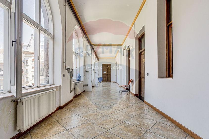 Apartament ultracentral 62 mp cu 2 ferestre spre bulevard - 4
