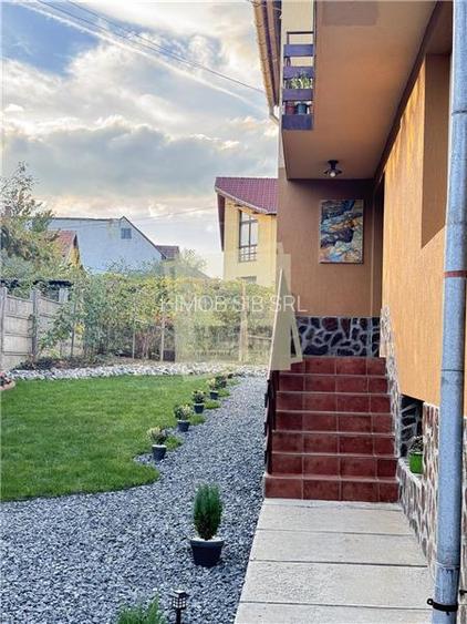 Vila pretabil investite cu suprafata utila 322 mp in zona Sub Arini - 2