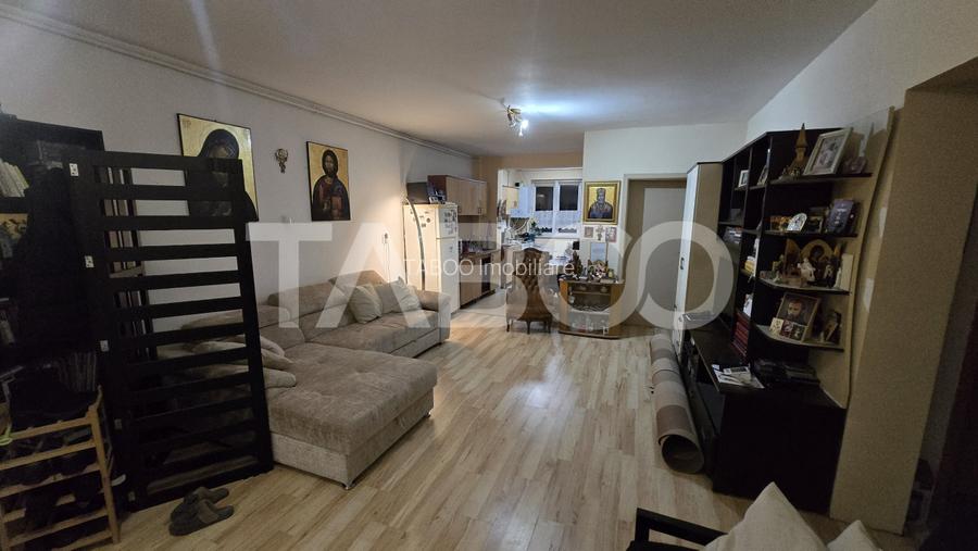 FARA COMISION - Apartament de vanzare 4 camere balcon parcare Lupeni  - 2