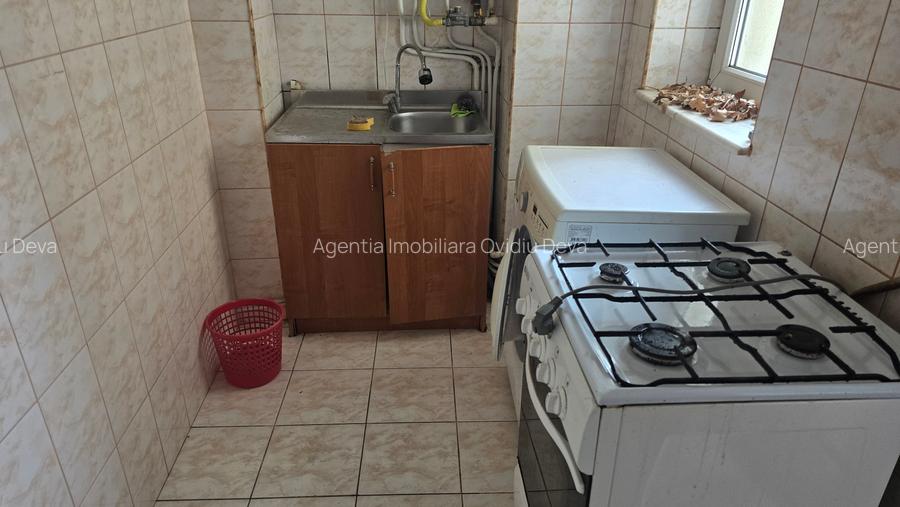 Vand apartament 2 camere decomandat in Deva, zona Micro 15, etaj 7, - 10
