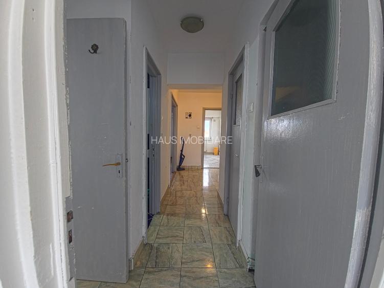 Ultracentral Tomis Mall 3 camere decomandat etaj 3/7 - 18