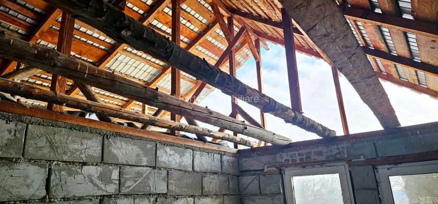 Casa situata in com.Girov - 9