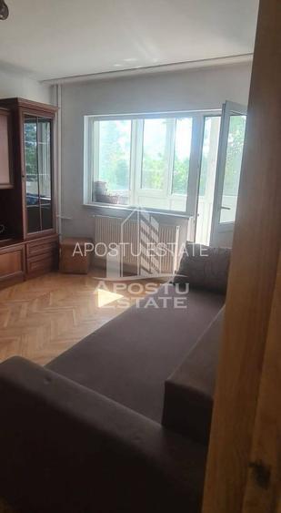 Apartament cu 3 camere, decomandat, etajul 2 , centrala proprie - 3