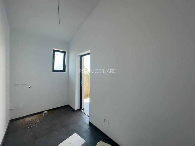 Duplex despartit prin baie | 3 camere | Super Preț | Urseni - 11