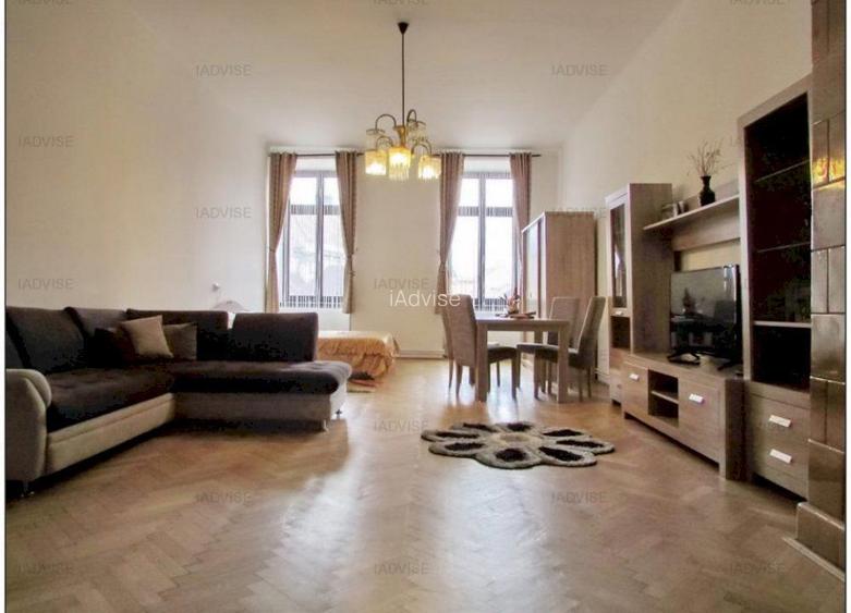 Apartament 4 Camere Vanzare - Piata Sfatului - 2