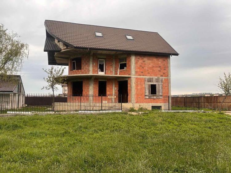 Teren intravilan 500 mp de vânzare Iași - Zona Apărătorii Patriei / Șes Bahlui, lângă Mall Moldova și Cartier Dacia - 50 euro/mp
