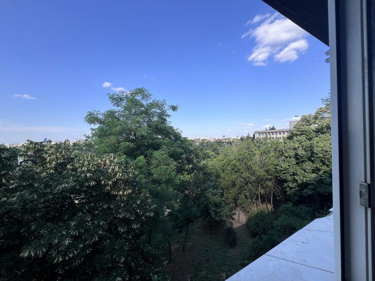 Apartament 3 camere Cotroceni. Adiacent parc. 5 minute metrou.