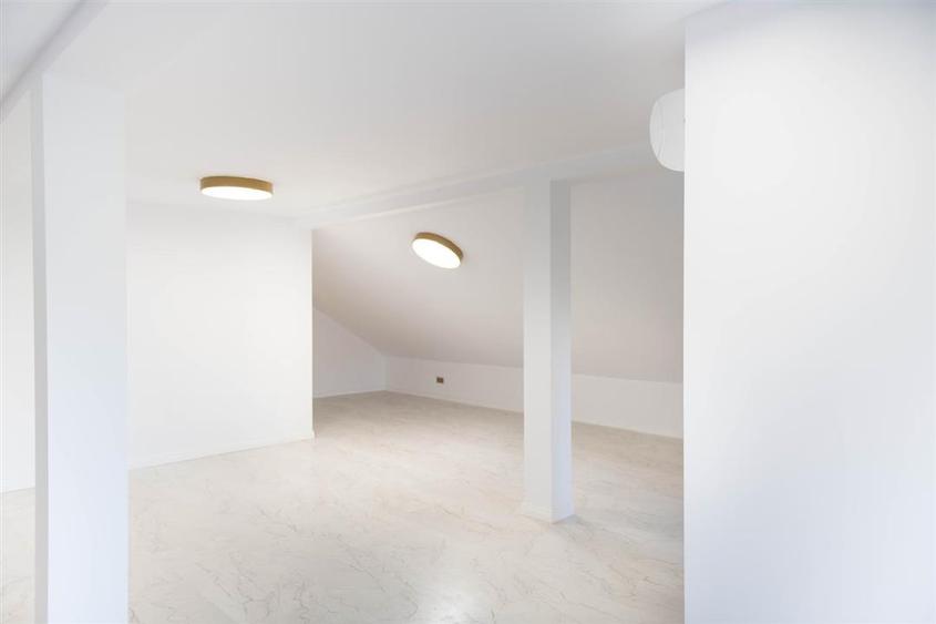 Casa 5 camere, 5 bai, Borhanci + Garaj, Piscina si curte 700 mp