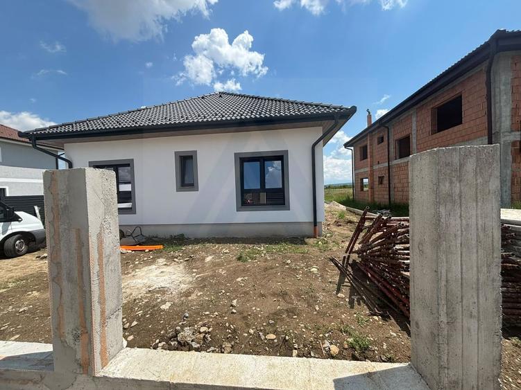 Casa premium pe un singur nivel 4 camere terasa pivnita Cristian