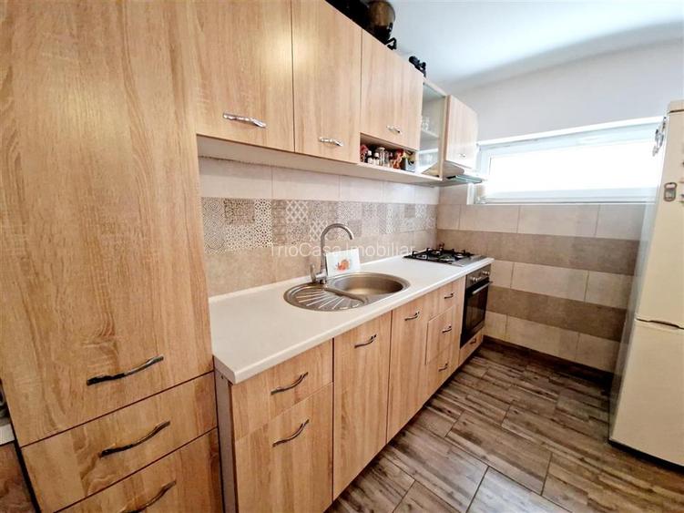 CASA DE VANZARE CRAIOVA,  5 camere ,str. T. Vladimirescu , teren - 200 mp - 14