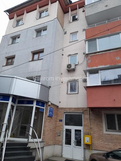 Apartament trei camere decomandat, etaj patru bloc 1986, centrala, simplu, liber - 9